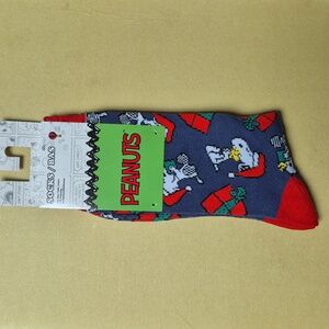 Peanuts Snoopy Christmas Crew Socks For Men, New With Tags